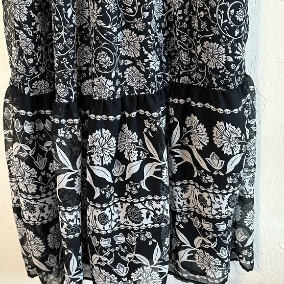 Old Navy Black and White Floral Smocked Waist Sheer Sleeves Maxi Dress Sz XS - Picture 11 of 11